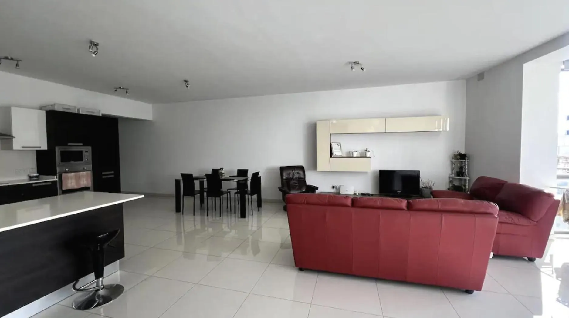 Bright Room Shared Bath Balcony For Woman Only Is-Swieqi 0*,  Malta
