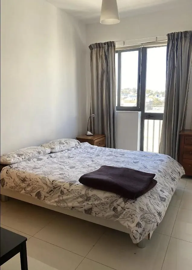 Bright Room Shared Bath Balcony For Woman Only location